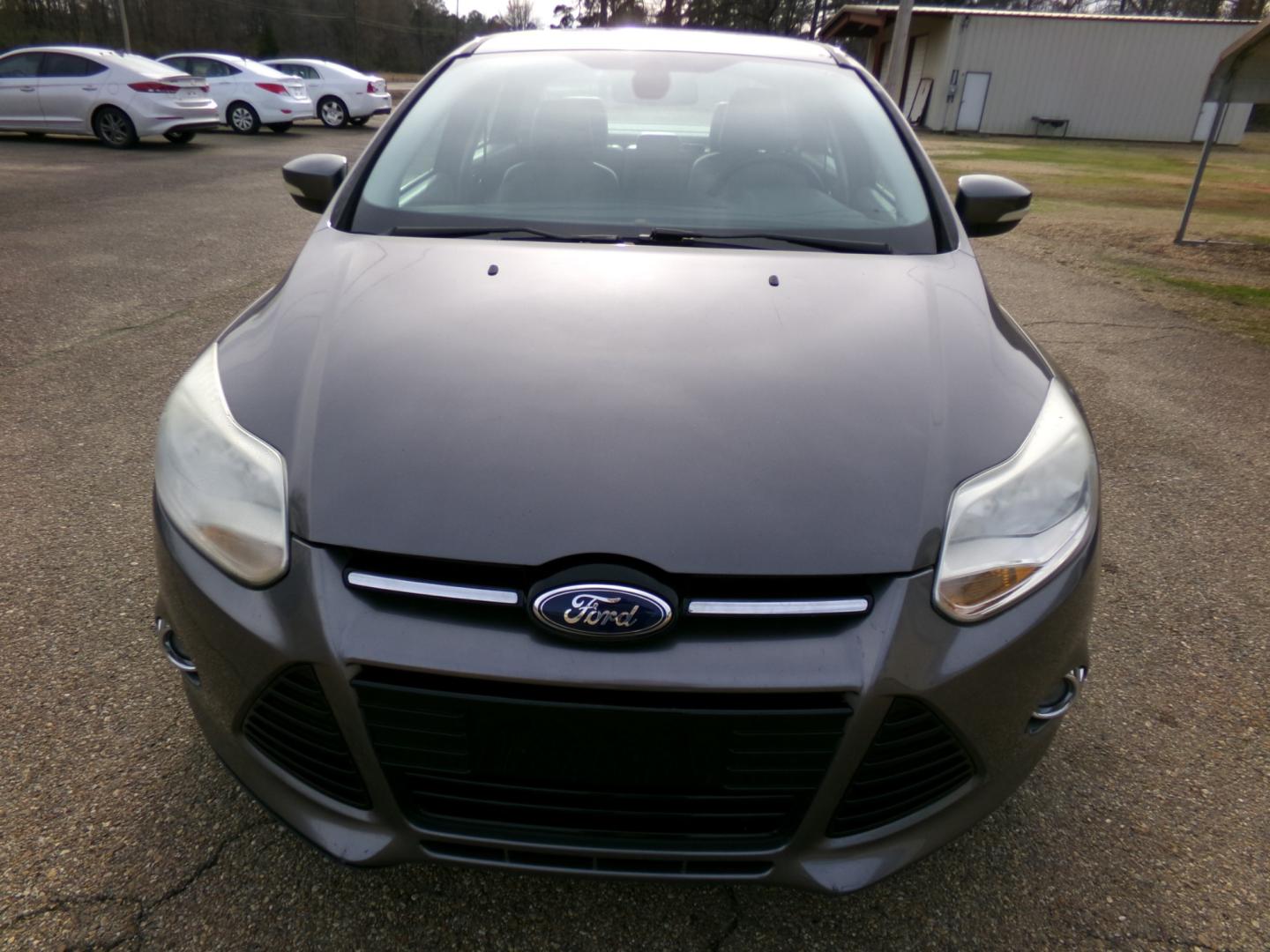 2012 Sterling Gray Metallic /tan Ford Focus SEL (1FAHP3H26CL) with an 2.0L engine, automatic transmission, located at 401 First NE, Bearden, AR, 71720, (870) 687-3414, 33.726528, -92.611519 - Photo#21